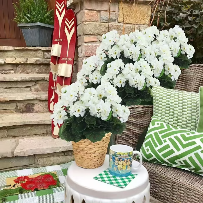 🌸 Lush, UV-Resistant Artificial Geraniums – Real Look, No Maintenance! 🌞🏡💐