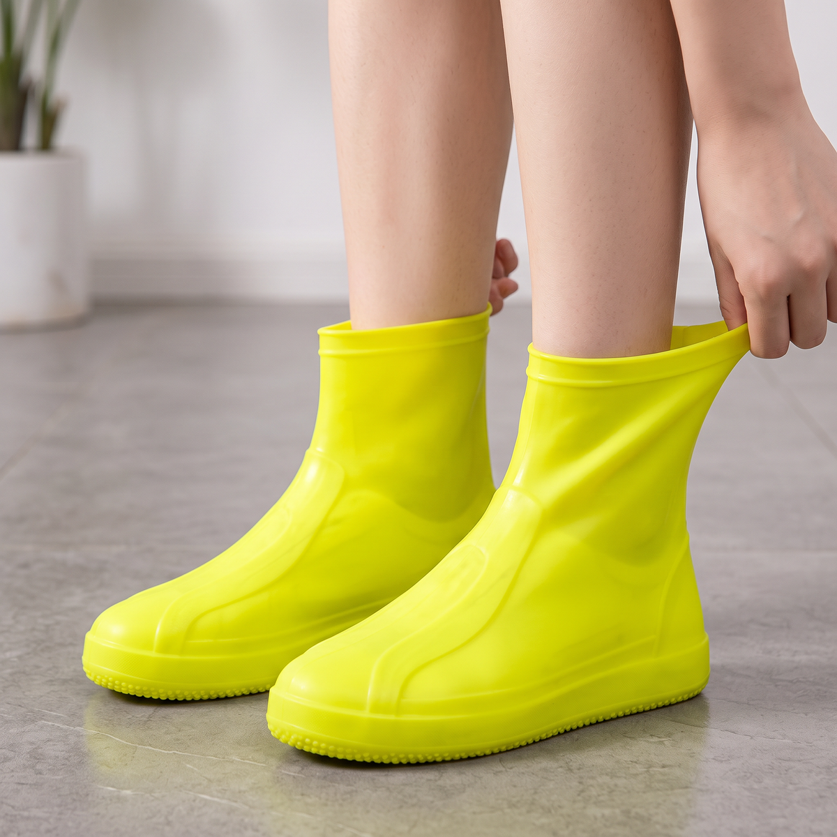 Stop Soaked Sneakers! Heavy-Duty Rain Shoe Covers – Anti-Slip & Fold Into Your Bag 🌧️