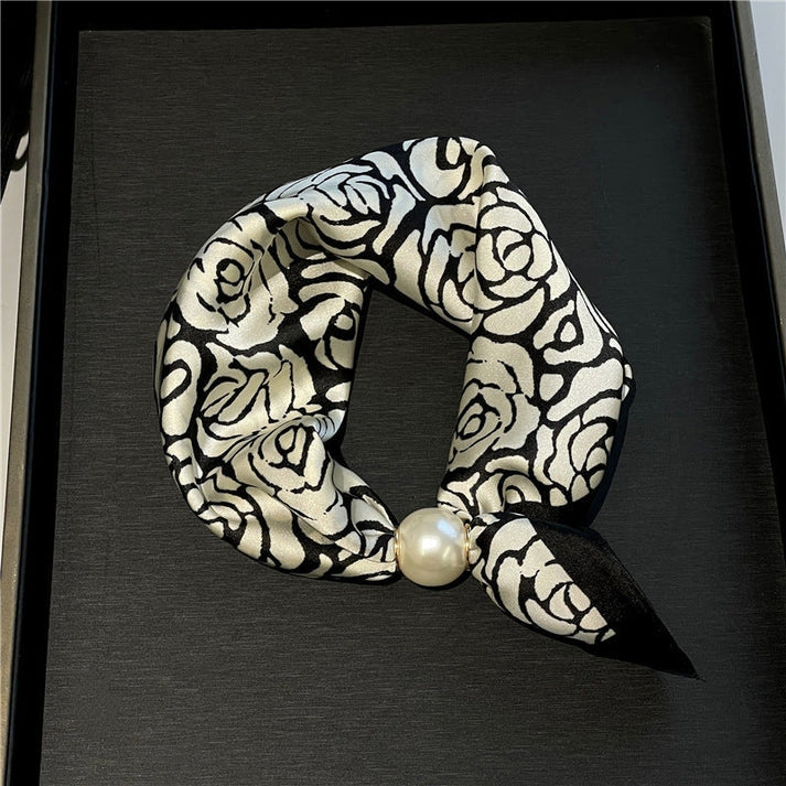 Effortless Glamour: Pop-On PearI Necklace Scarf