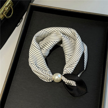 Effortless Glamour: Pop-On PearI Necklace Scarf