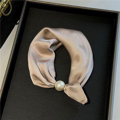 Effortless Glamour: Pop-On PearI Necklace Scarf