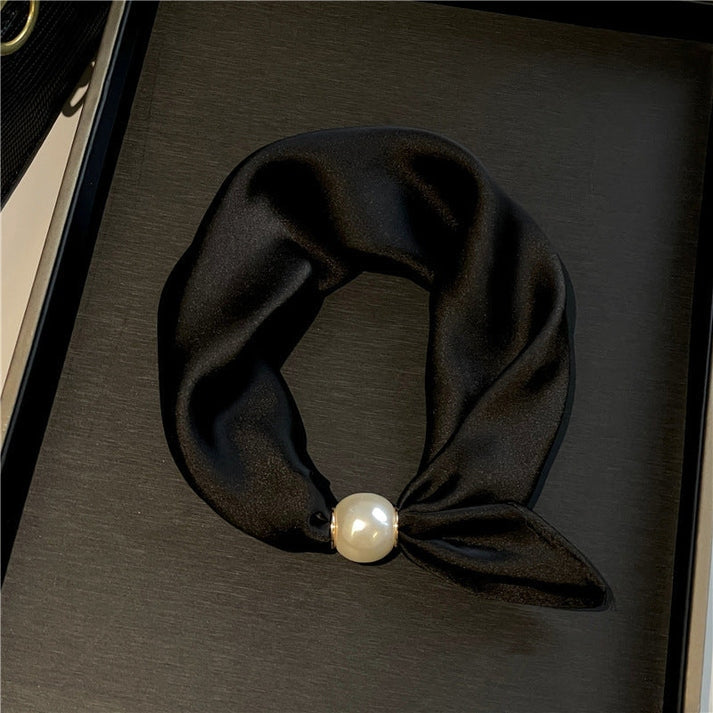 Effortless Glamour: Pop-On PearI Necklace Scarf