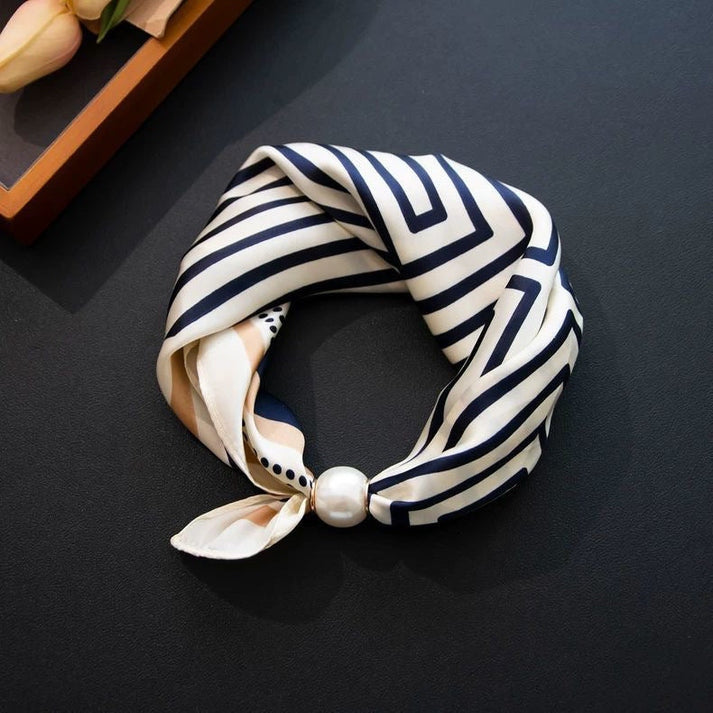 Effortless Glamour: Pop-On PearI Necklace Scarf