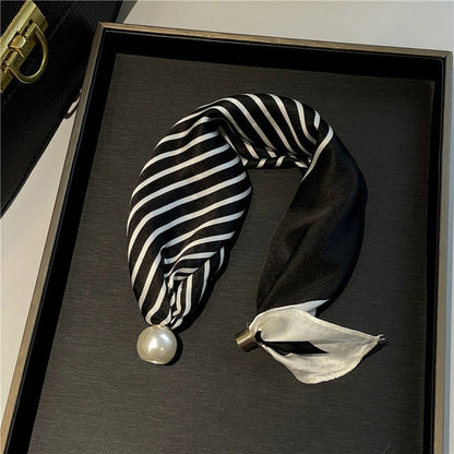 Effortless Glamour: Pop-On PearI Necklace Scarf