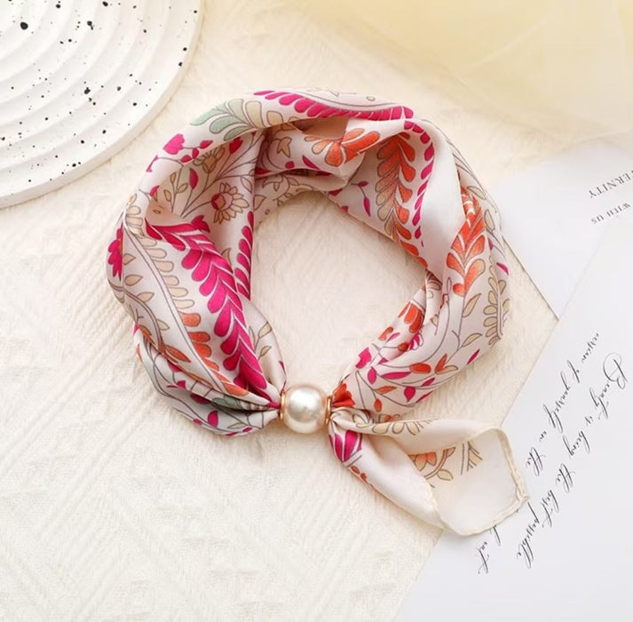 Effortless Glamour: Pop-On PearI Necklace Scarf