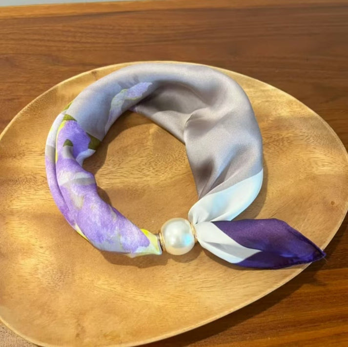 Effortless Glamour: Pop-On PearI Necklace Scarf