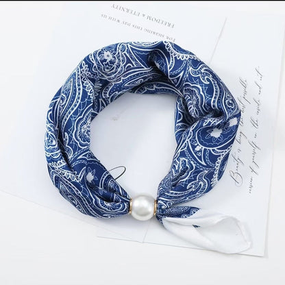 Effortless Glamour: Pop-On PearI Necklace Scarf