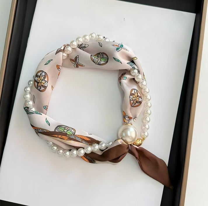 Effortless Glamour: Pop-On PearI Necklace Scarf