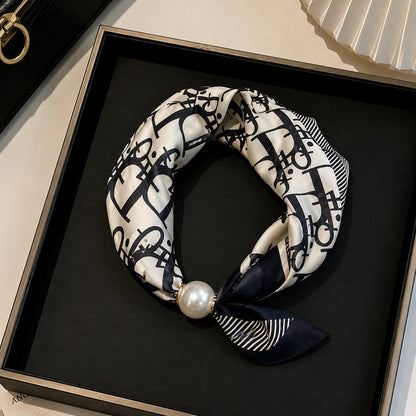 Effortless Glamour: Pop-On PearI Necklace Scarf