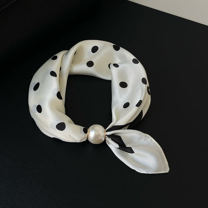 Effortless Glamour: Pop-On PearI Necklace Scarf