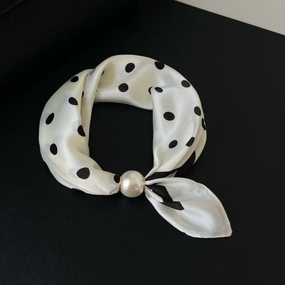 Effortless Glamour: Pop-On PearI Necklace Scarf