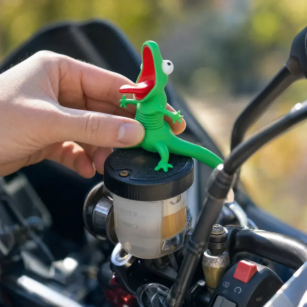 🦎🏍️ Wobbly Riding Buddy – Fun Lizard Car & Motorcycle Dashboard Decor 🎉