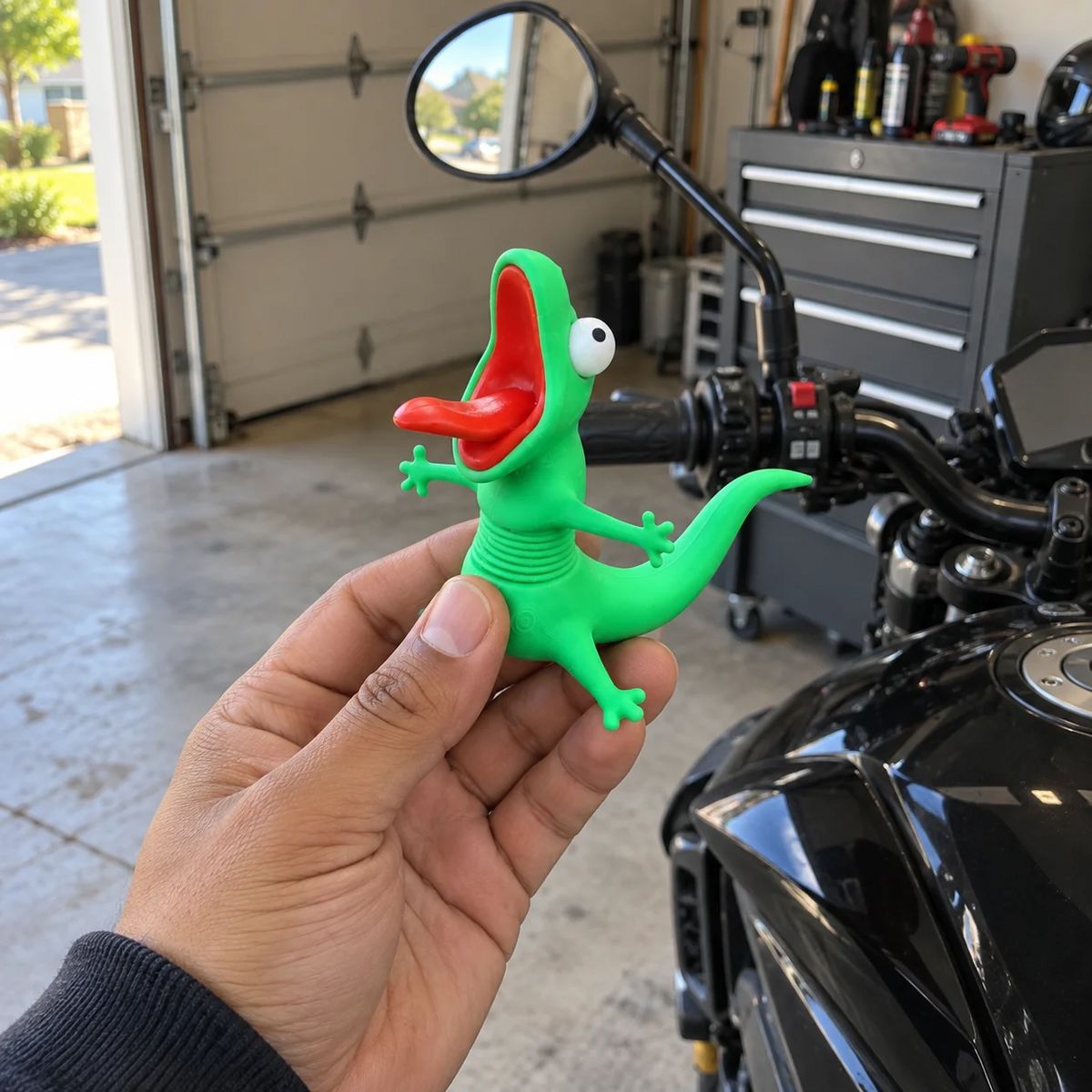 🦎🏍️ Wobbly Riding Buddy – Fun Lizard Car & Motorcycle Dashboard Decor 🎉